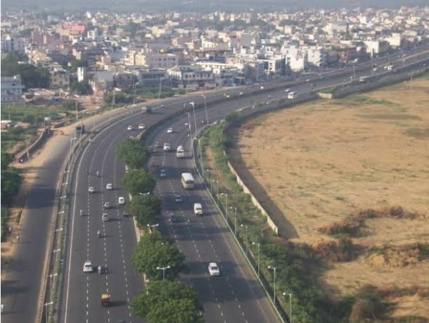 Vehicles will run on Delhi Dehradun Expressway in 2024