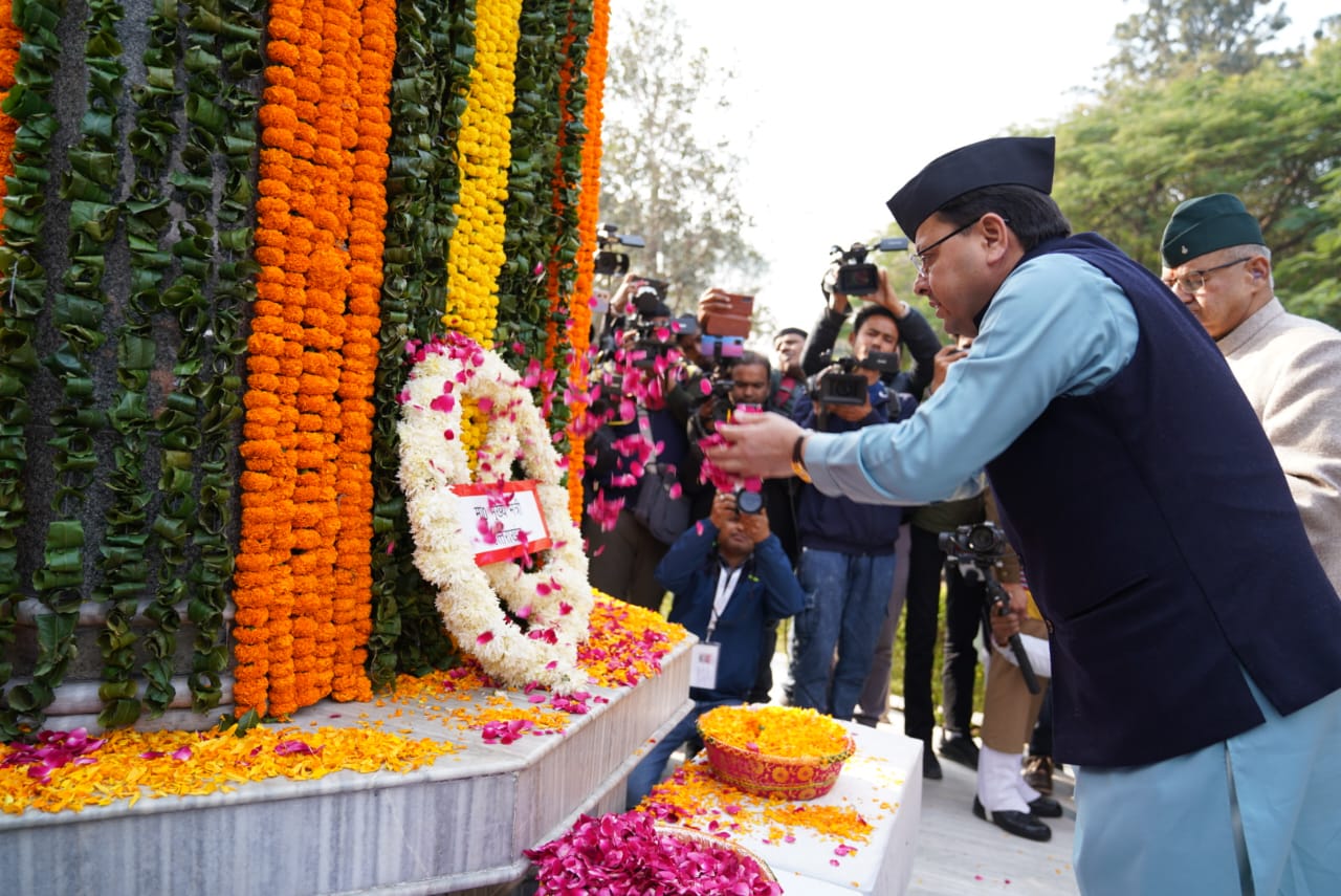 Martyred heroes remembered on Vijay Diwas