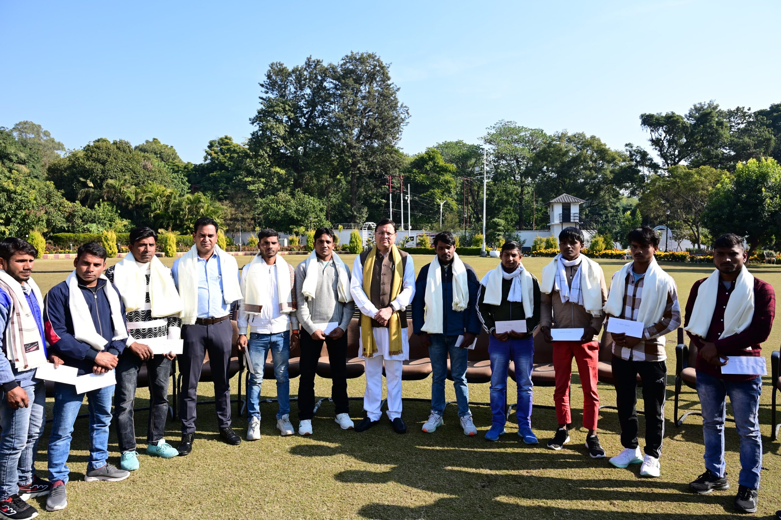 Chief Minister Pushkar Singh Dhami honored 12 rat miners who played an important role in the Silkyara rescue operation by covering them with shawls