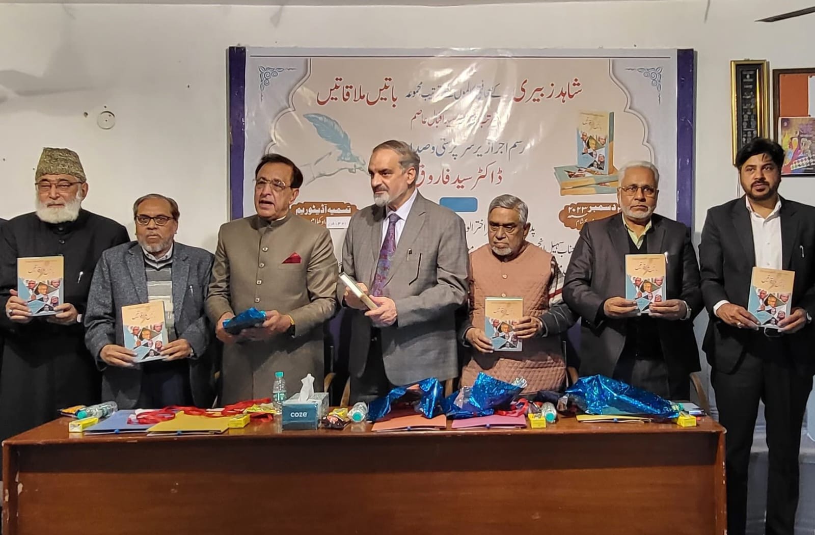 Urdu journalist Shahid Zubairi’s book ‘Baatein Mulakatein’ released