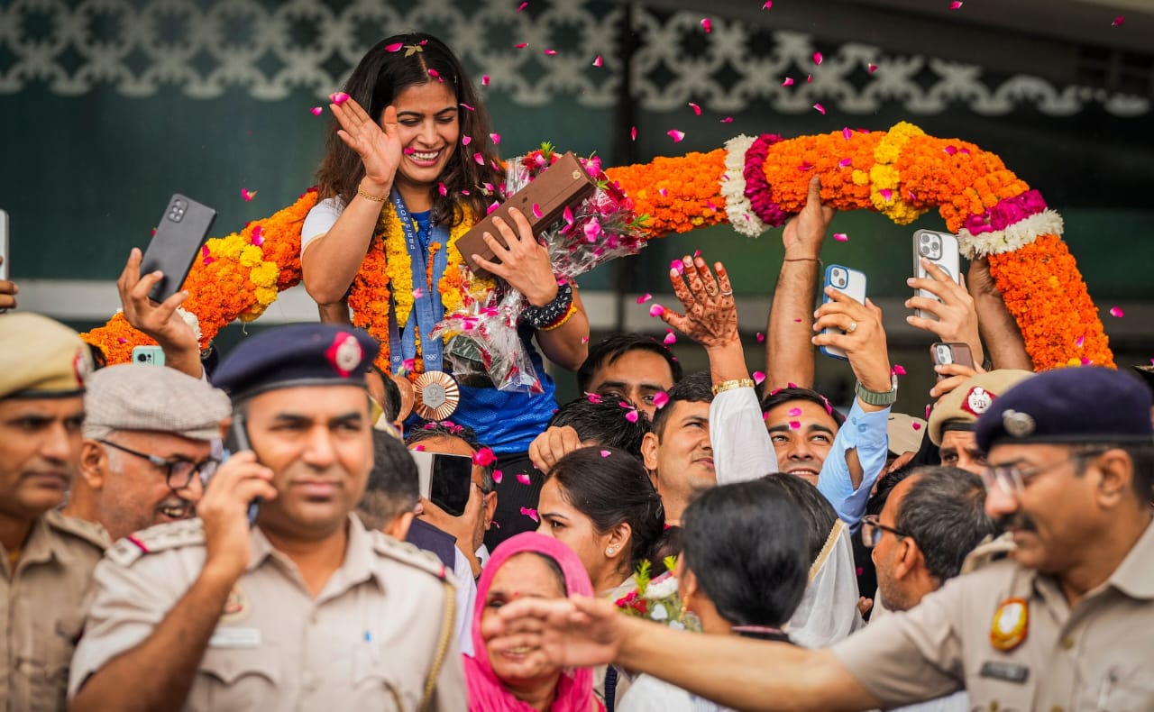 Manu Bhaker will hoist the Indian flag at the closing of Olympics-2024