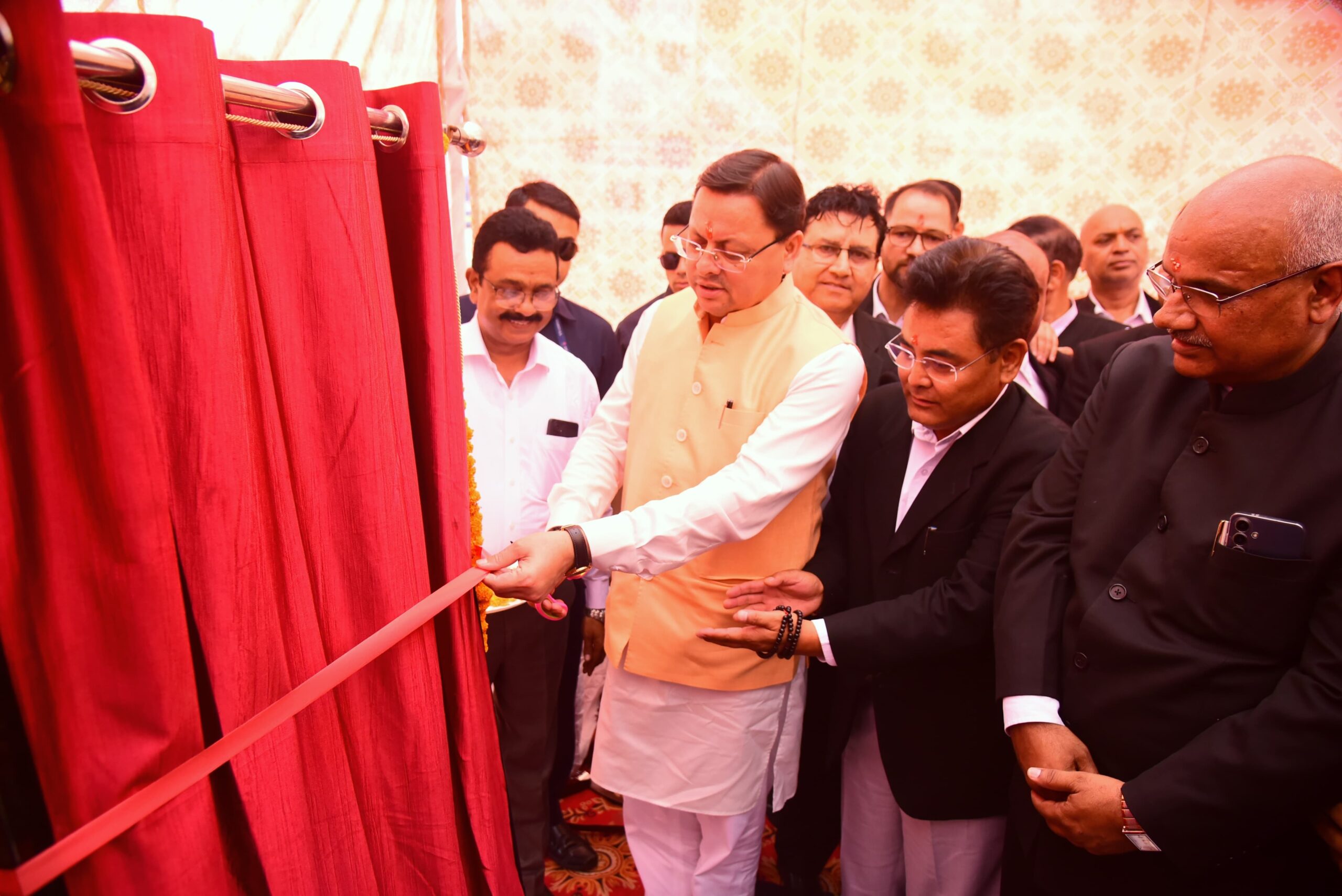 Chief Minister Dhami laid the foundation stone of the new building of the Bar Association in Dehradun