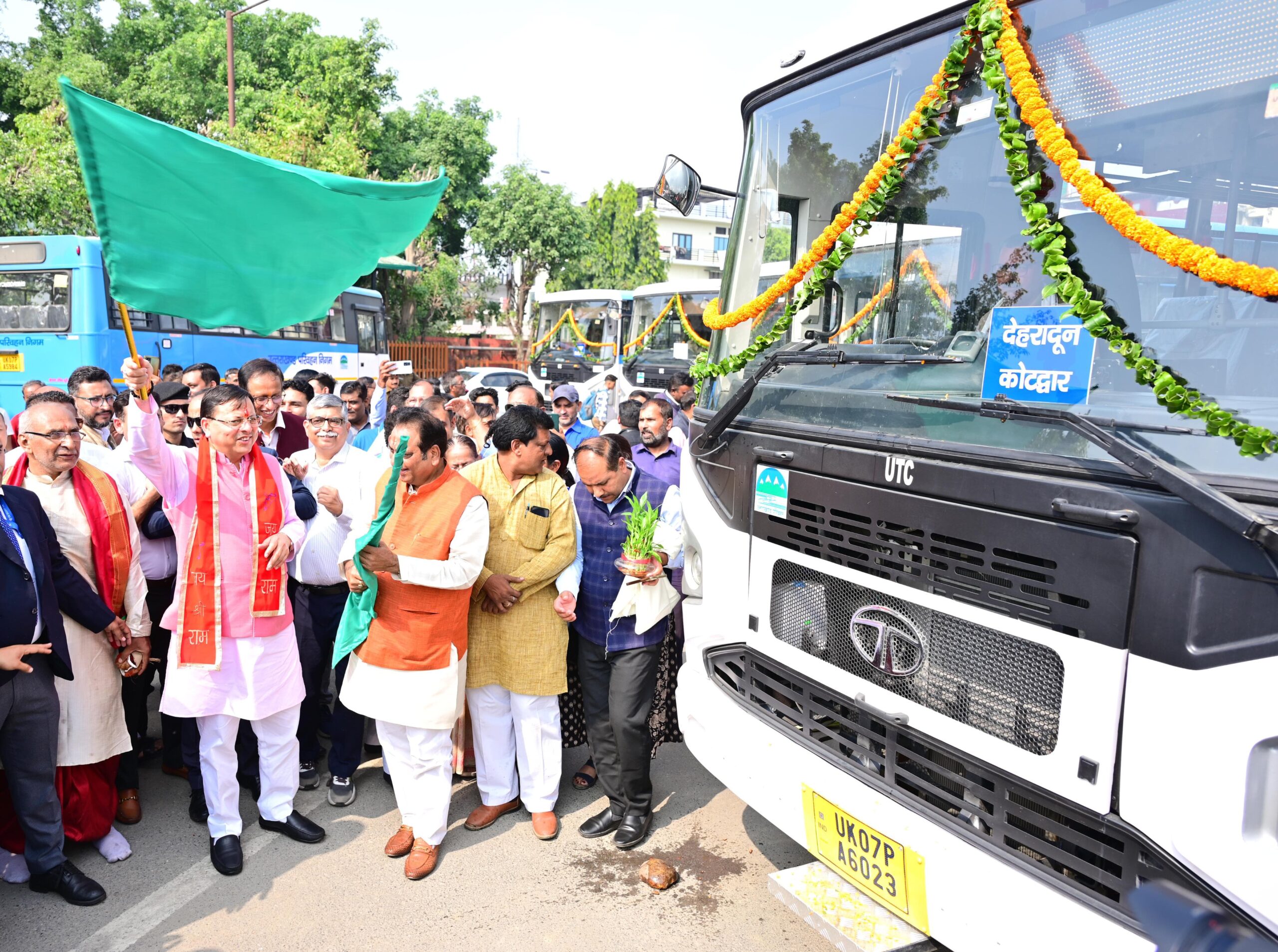 Chief Minister flagged off from ISBT Dehradun