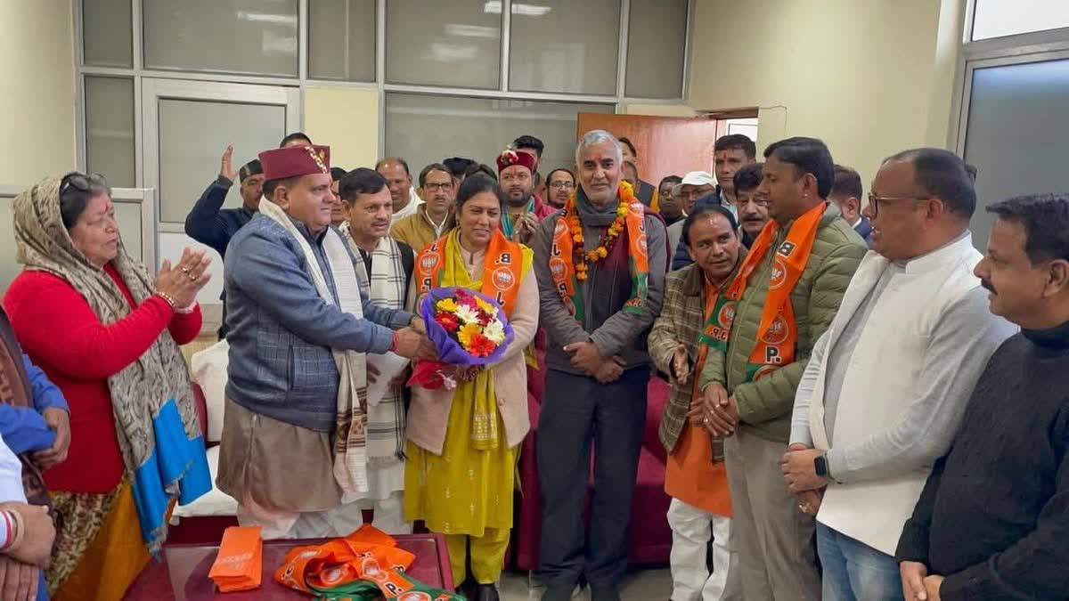 A wave of defection begins in Uttarakhand before the civic elections