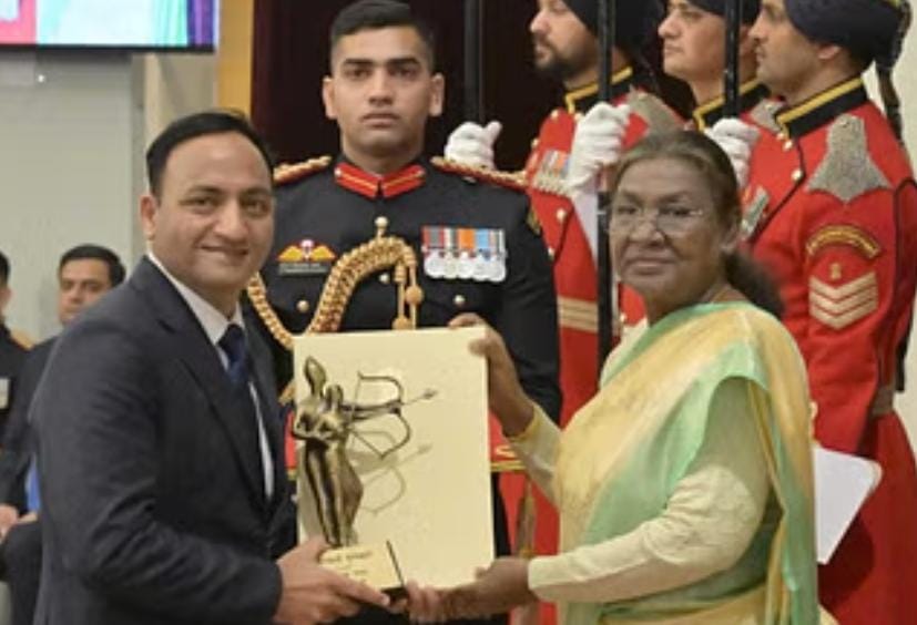 Uttarakhand’s prestige increased: President Murmu honored him