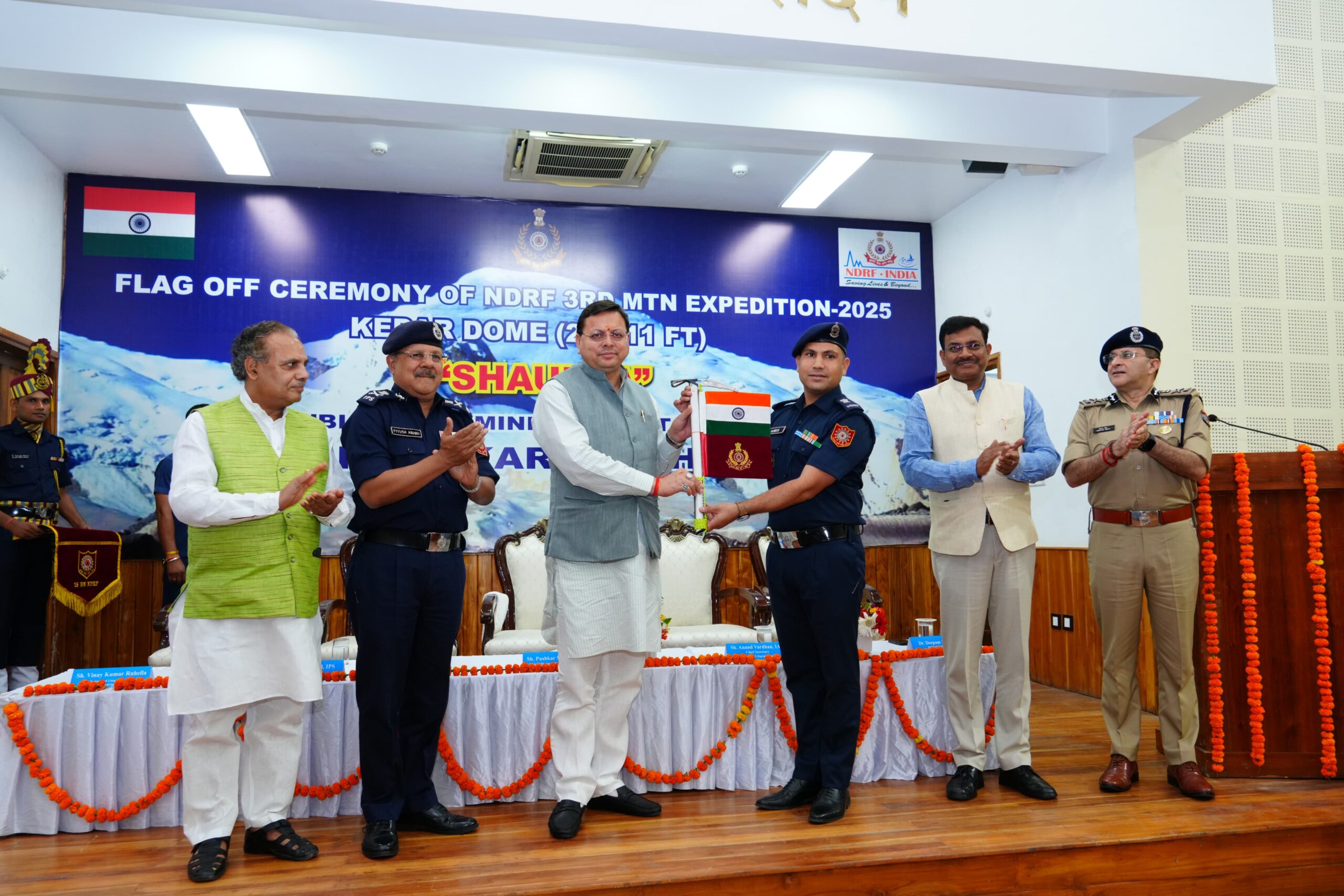 Chief Minister flagged off the third mountaineering expedition ‘Shaurya’ of NDRF