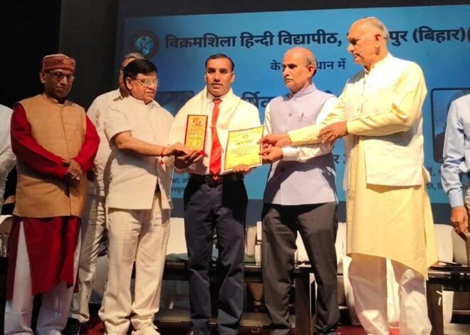 Hindi scholars were felicitated with the Saraswat Samman!